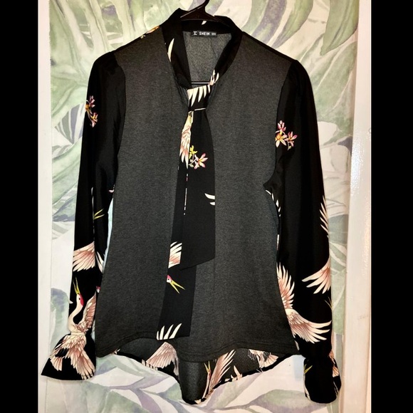 Blouse, Size Medium to Large, Runs Big - Picture 1 of 3